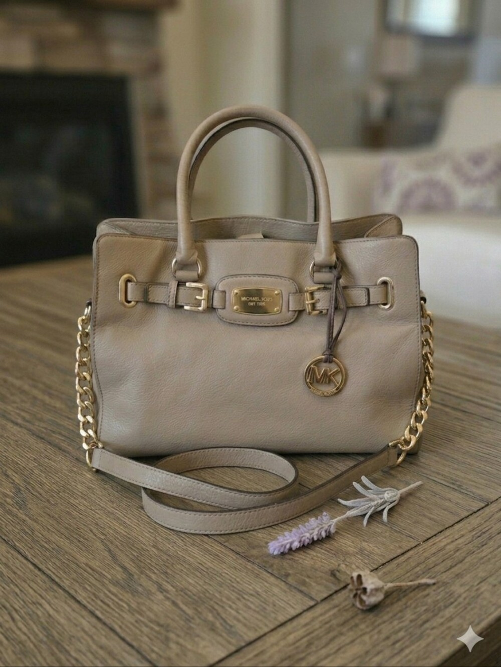 Michael Kors Large Hamilton Beige Pebbled Leather Shoulder Bag w/Gold Chain Link
